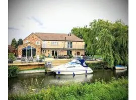 Riverside Lodge Self-Catering Apartment