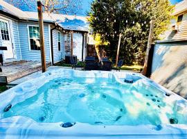 1920 Brick House-Hot Tub-Outdoor Brickoven Pizza-Pets-Breweries, Hotel in Graham