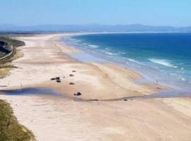 Downhill Beach Studio Suite, Hotel in Coleraine
