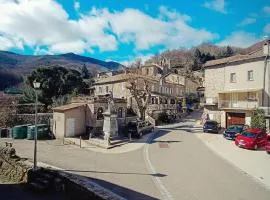 Charmant studio en Ardèche - village médiéval
