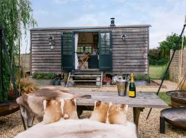 Poppie's Shepherd Hut - Uk50227, hotel u gradu Notingem