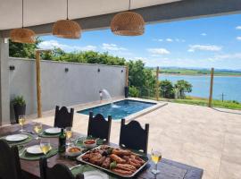 Casa em frente a lagoa de furnas com 5 quartos e 4 banheiros โรงแรมในFormiga