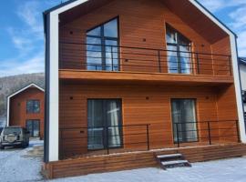 Barnhous, Hotel in Mykulytschyn