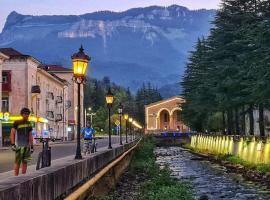 Edle Tropfen, hotel a Tqibuli