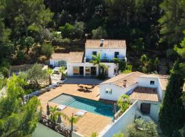 VILLA HOLISTIKA : BED AND BREAKFAST / POOL / AIR CONDITIONING/ MONT FARON TOULON، فندق في تولون