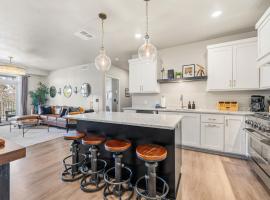 Harbor View Luxury Penthouse - Downtown Egg Harbor, hotelli kohteessa Egg Harbor