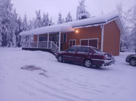 Peace and nature close to services, hotel a Salla