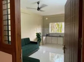Le Divine C3 Premium 1bhk Apartment 100meters from Guruwayur temple