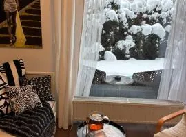 Bronowice Art Garden - Cozy Apartment with Garden and Parking