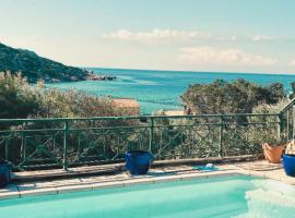 Private pool villa Beach 50 m away 10 guests, Hotel in Sartène