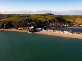 Beachfront Bliss, Sea Views, Parking, Dogs Welcome