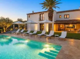 Masia La Morera autenticidad renovada 100 porcien a 10 minutos de Sitges en coche 12 huespedes Piscina Aire Aconc 6 Suites Apertura 15 Julio 2025