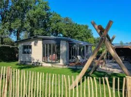 VELUWE WELLNESS CHALET - Luxury Chalet with Private Hot Tub and Sauna on Park with Swimming Pool, Massage Salon, Restaurant, Snackbar and Bowling - Veluwe National Park VOORTHUIZEN