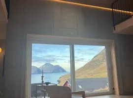 New luxury house between mountains and sea