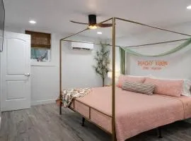 Walkable, 2 King En-Suites, Game Room, EV Charger!