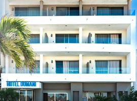 Hotel & Suites Domani, готель у місті Прогресо