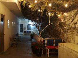 El Cubanito Cafe y hospedaje, hotel a León