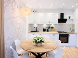 White Stone Premium-Wałbrzych Książ Parter,6 osób,Parking