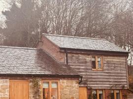 Woodland, Canal & Lakeside Cottage, hotel sa Ellesmere