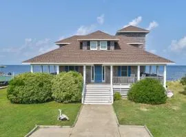 Reel Living #3-AV: Dog-Friendly, Waterfront Home, Hot Tub