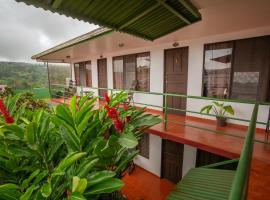 Hostal Nuevo Arenal downtown, private rooms with bathroom, hotel a Nuevo Arenal