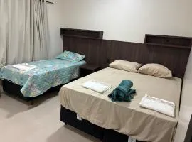 Quarto 2 com ar-condicionado e Wi Fi em Cuiabá
