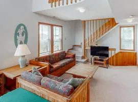 Coastal House with Shared Pool, Free WiFi, Private Washer/Dryer, and Central A/C