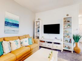 AVIK18 Above the Waves, Hotel in Avon