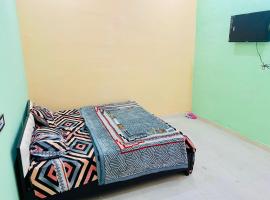 Hotel O Friends Hotel, hotel em Rewāri