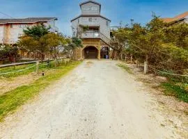 Oceanfront, Dog-Friendly, 4-Bedroom w/ Private Hot Tub, Ocean View, AC, WiFi