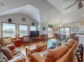 Spacious home with private hot tub, pool, & deck