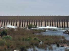 Julia's Guest House – hotel w mieście Shellal