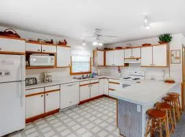 Family-Friendly House with Free WiFi, Shared Pool, AC, Private W/D