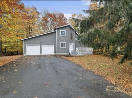 Woodside Haven - Game Room - Central AC - Pet Friendly, hotel di Tobyhanna