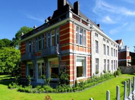 Group Villa with Pool & Sauna, hotel u gradu Wanze