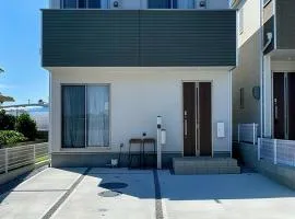 海に近い田舎にある新築家の丹霞阁