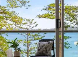 Stylish Manly Beachfront Apartment with Harbour Views & Free Parking