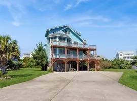 Perfect Beach Getaway with Top Deck Views, Full Kitchen, Wifi and Pet-friendly