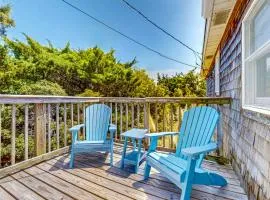 Charming Family Getaway in Salvo with A/C, Full Kitchen, and Gas Grill