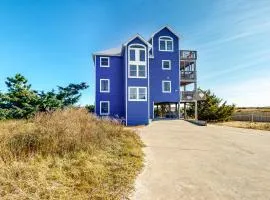 Oceanfront house w/private washer/dryer, hot tub, WiFi, central AC, & balcony