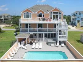 Dog-friendly house with tennis, private pool, hot tub, & fireplace