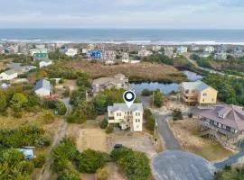 6 BR house Dog friendly with mini golf, pool/hot tub, & game room