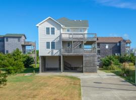 3-story home with multiple decks, grills, fish cleaning station, & private pool, hotel u gradu 'Waves'