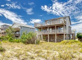 Waves에 위치한 호텔 Oceanfront house w/private hot tub, balcony, washer/dryer, WiFi, central AC