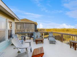 Viesnīca Oceanfront home with private hot tub, outdoor pool, fireplace, & game room pilsētā Waves
