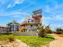 Oceanfront, dog-friendly house with private hot tub, pool, AC, & lovely views