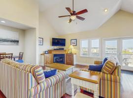 Beautiful Home with pool, hot tub, AC, W/D, & fireplace, hotel u gradu 'Waves'