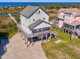 Waterfront home w/private deck, hot tub, game room w/pool table, & washer/dryer, hotel din Frisco