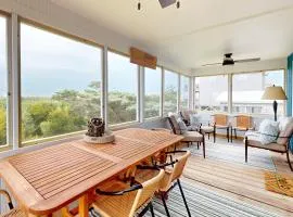 3 bedroom homes with Shared pool and short walk to the beach