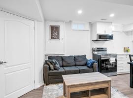Newly Renovated 2BR Basement Suite, Private Entry, hotel di Pickering